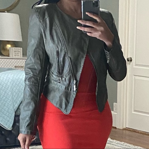 “Rockie” Olive Green Faux Leather Jacket. Excellent Fit. Size M. Like New. - Picture 4 of 11